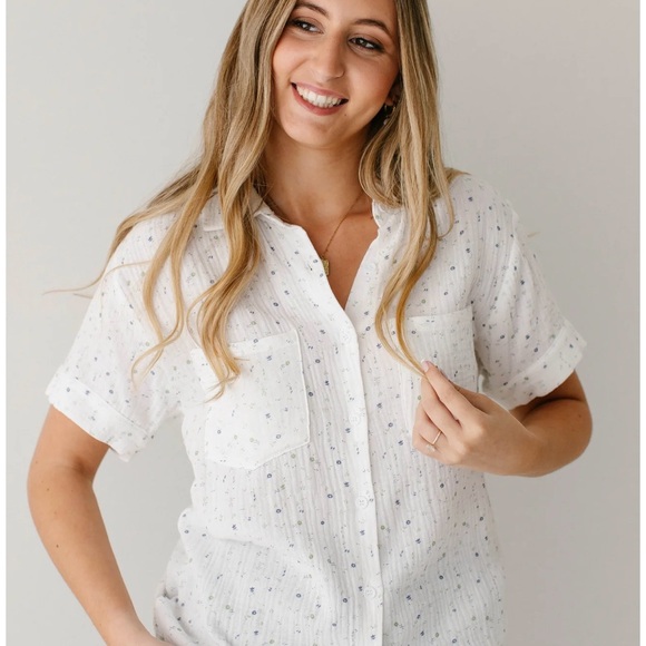 Tops - Main Street Exchange White Button-Down Floral Shirt Cotton Gauze